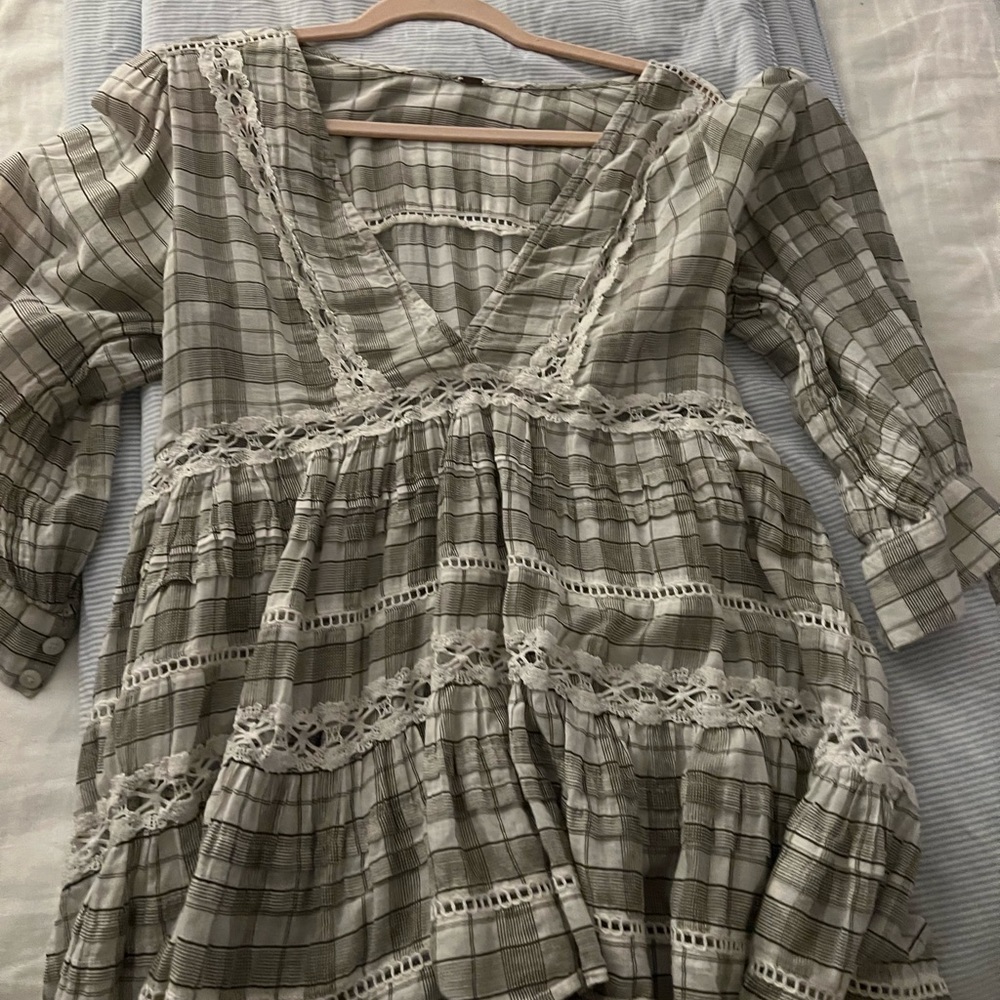 FREE PEOPLE. White and gray plaid blouse. OS